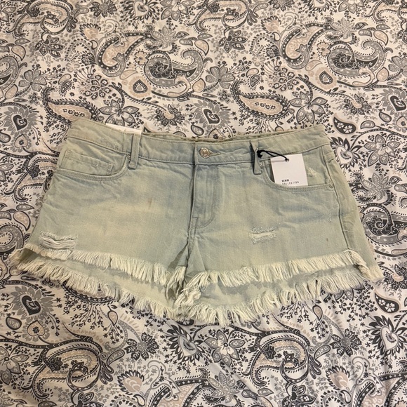 Forever 21 Pants - Forever 21 Women Low Rise Shorts (Size: 30)